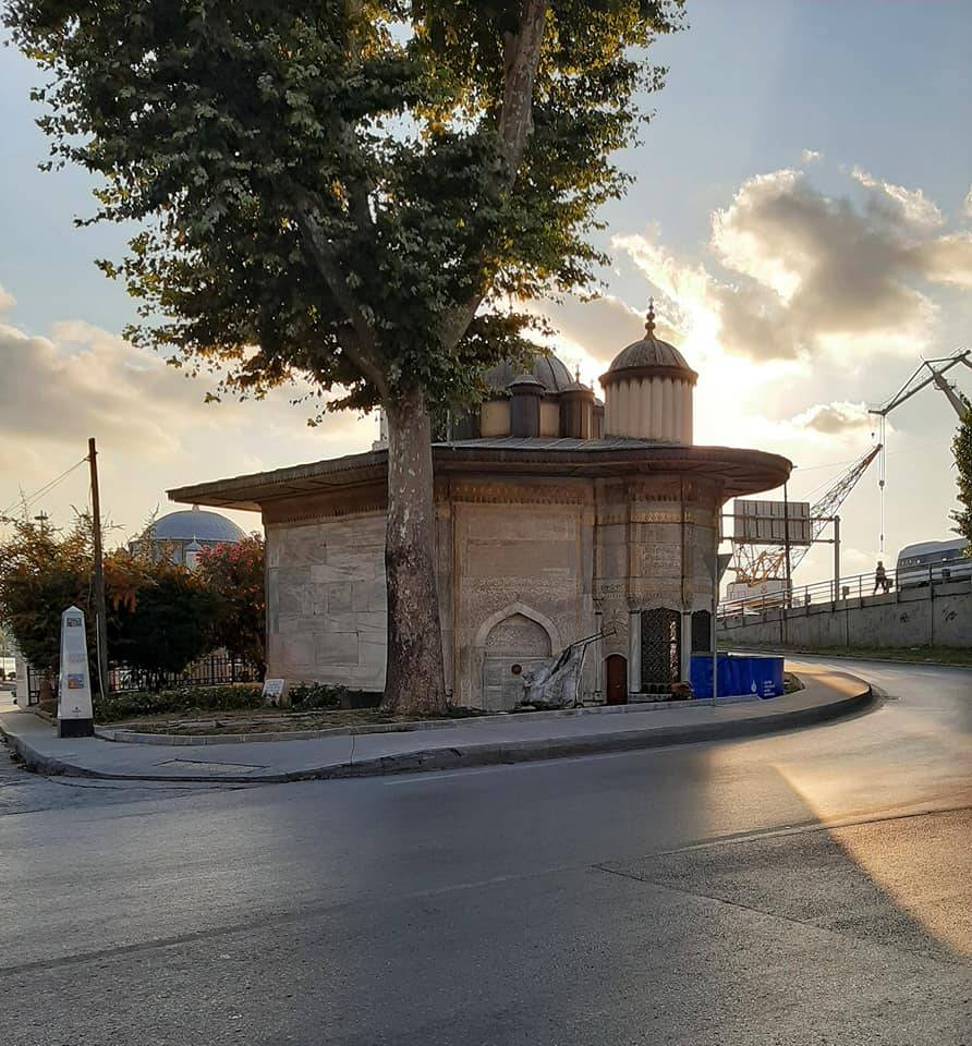 Binlerce İstanbullu her gün önünden geçiyor! İşte Saliha Sultan Çeşmesi’nin ilginç hikayesi 19